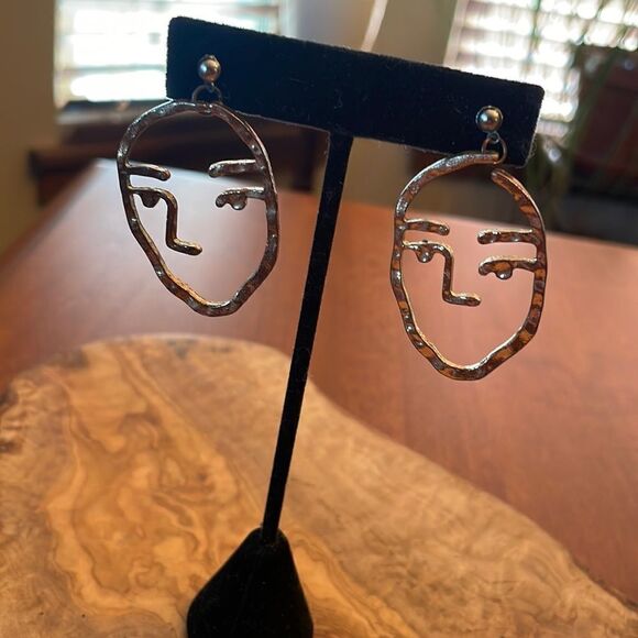 Goldtone Face Silhouette Earrings - Picture 1 of 6